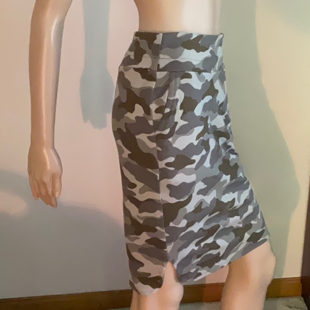 Camo Print Pencil Skirt LOGO Lounge by Lori Goldstein Stretch Knit Gray Olive